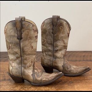 Corral pointed toes cowgirl boots